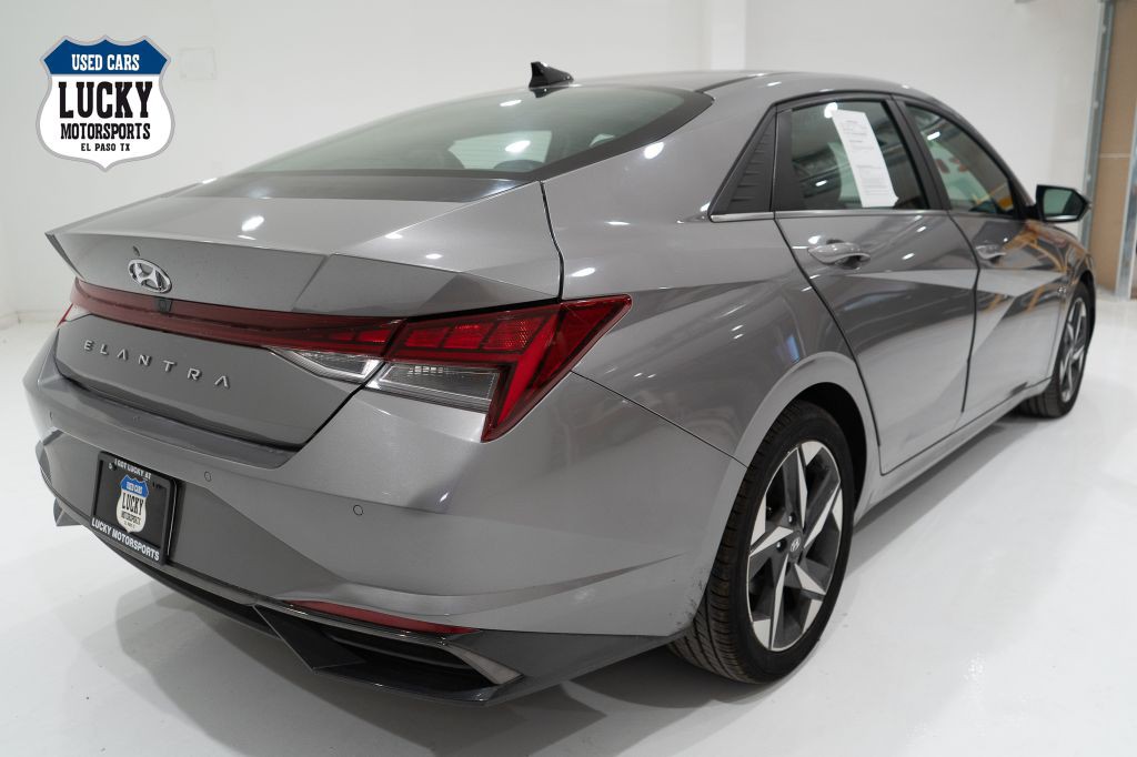2022 Hyundai Elantra Image 8