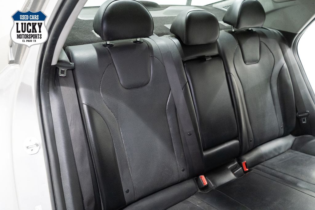 2022 Hyundai Elantra Image 11