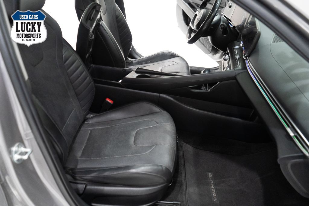 2022 Hyundai Elantra Image 12