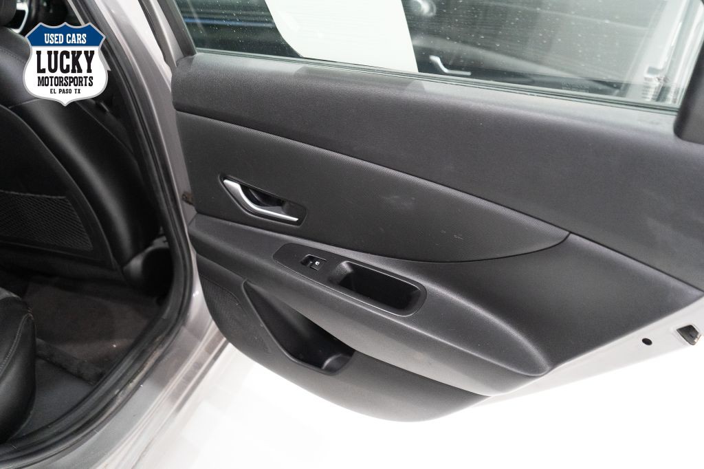 2022 Hyundai Elantra Image 15