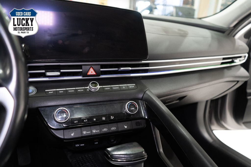 2022 Hyundai Elantra Image 22