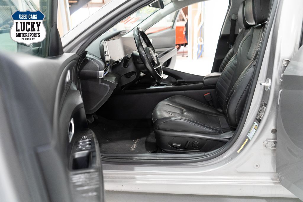 2022 Hyundai Elantra Image 33