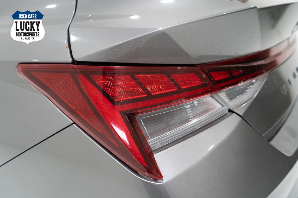 2022 Hyundai Elantra Image 35