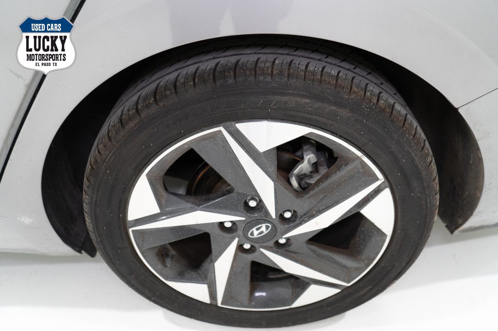 2022 Hyundai Elantra Image 36