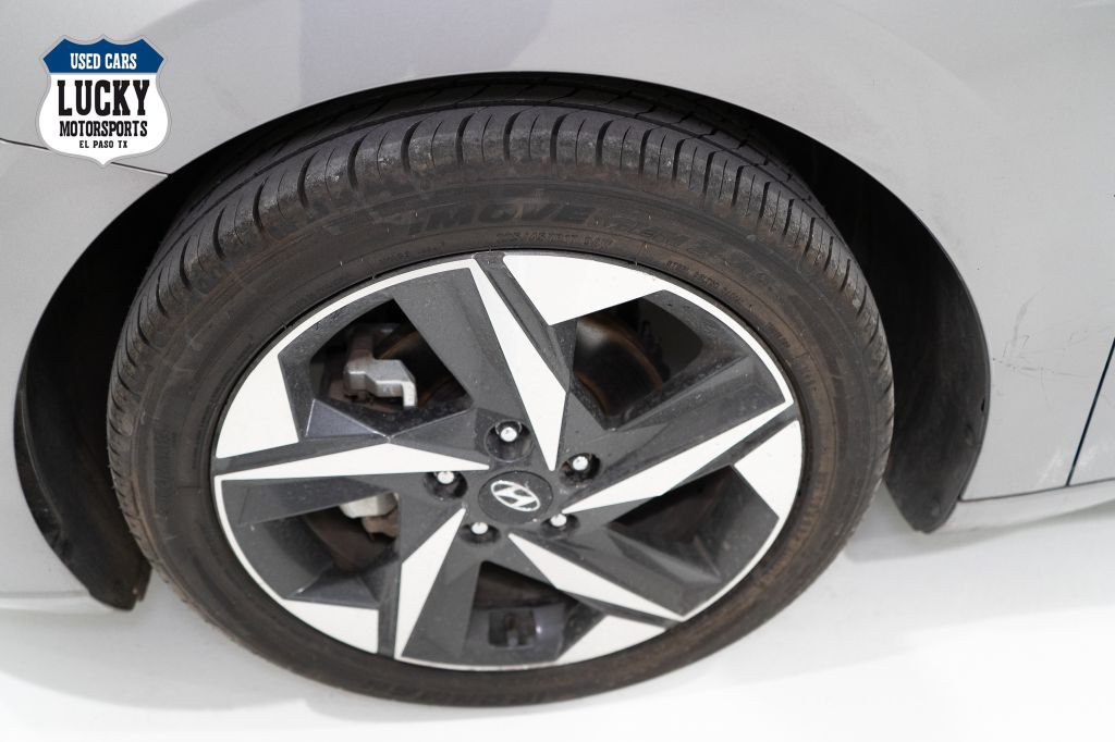 2022 Hyundai Elantra Image 38