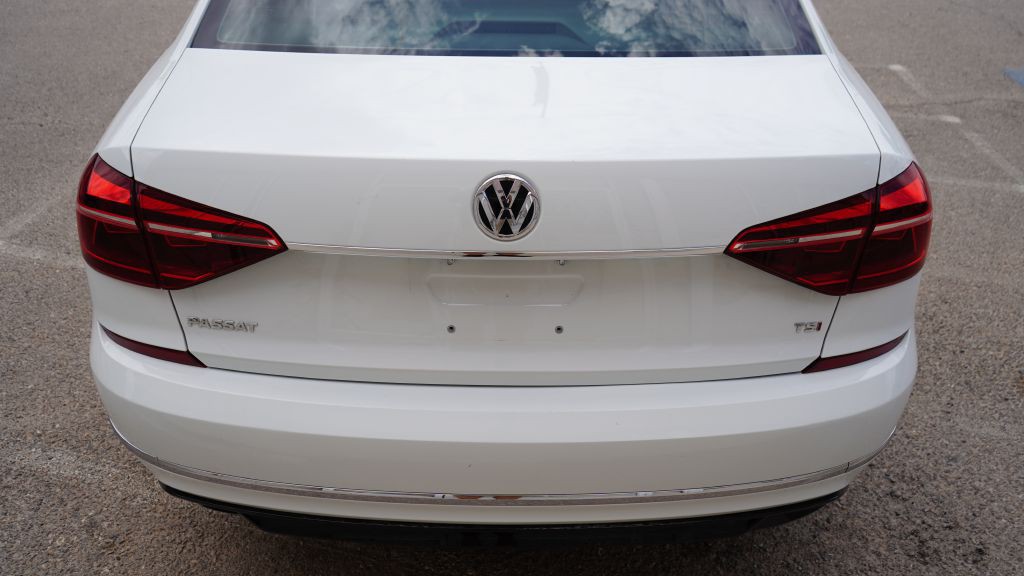 2017 Volkswagen Passat Image 12