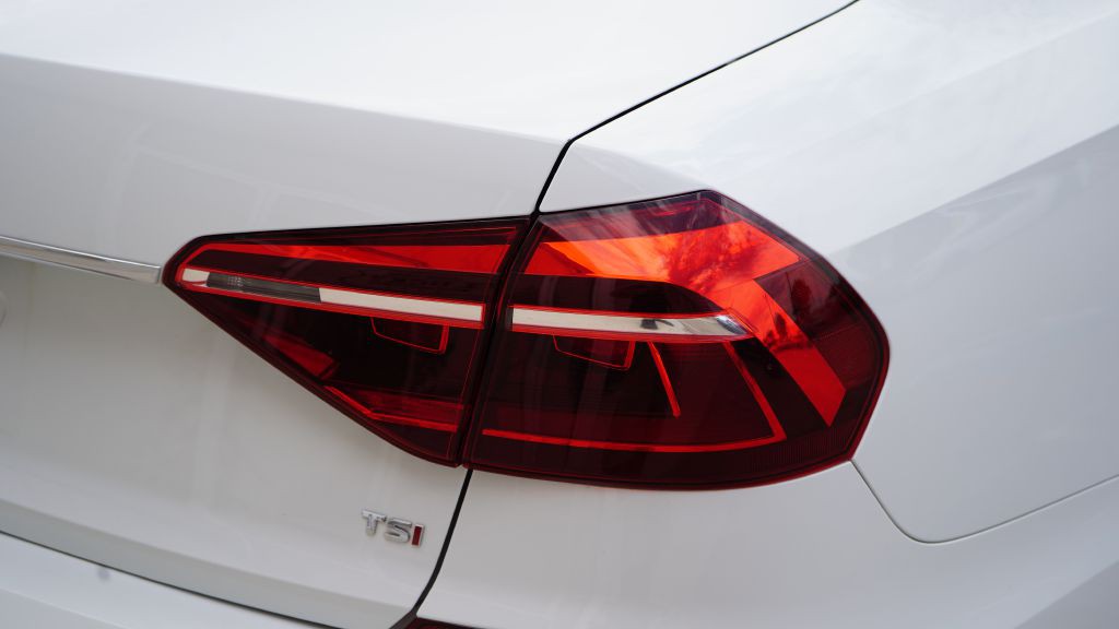 2017 Volkswagen Passat Image 13