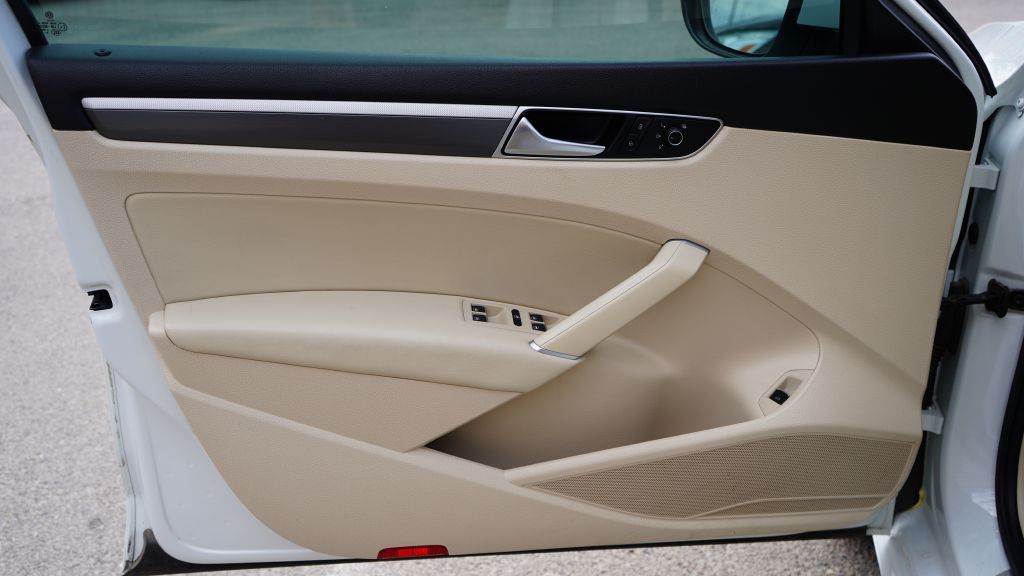 2017 Volkswagen Passat Image 15
