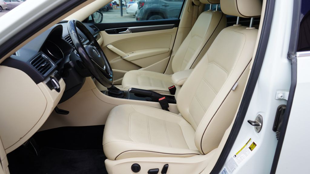 2017 Volkswagen Passat Image 16