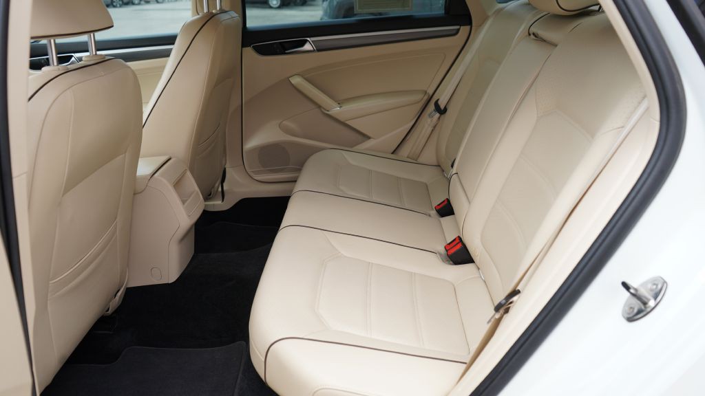 2017 Volkswagen Passat Image 18