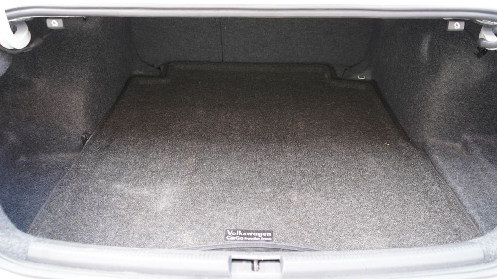 2017 Volkswagen Passat Image 19