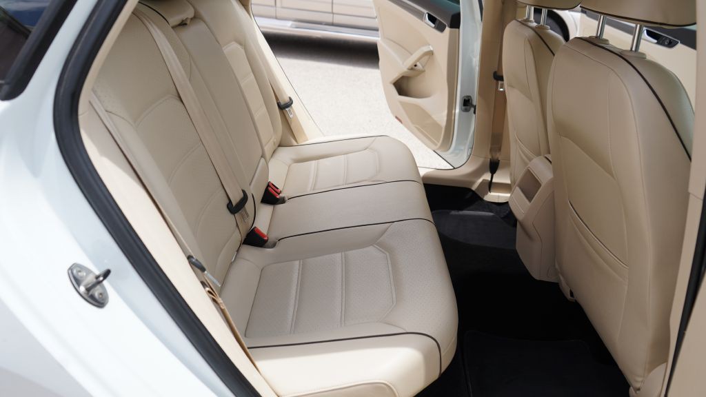 2017 Volkswagen Passat Image 21