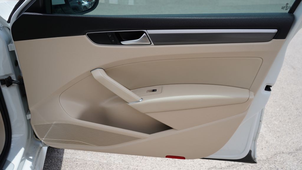 2017 Volkswagen Passat Image 22