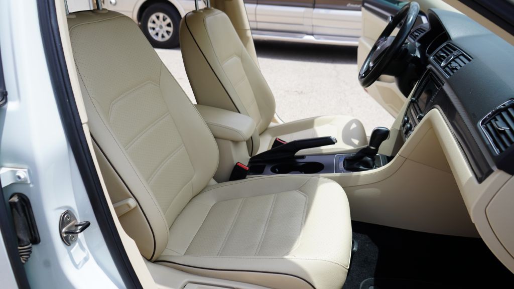 2017 Volkswagen Passat Image 23