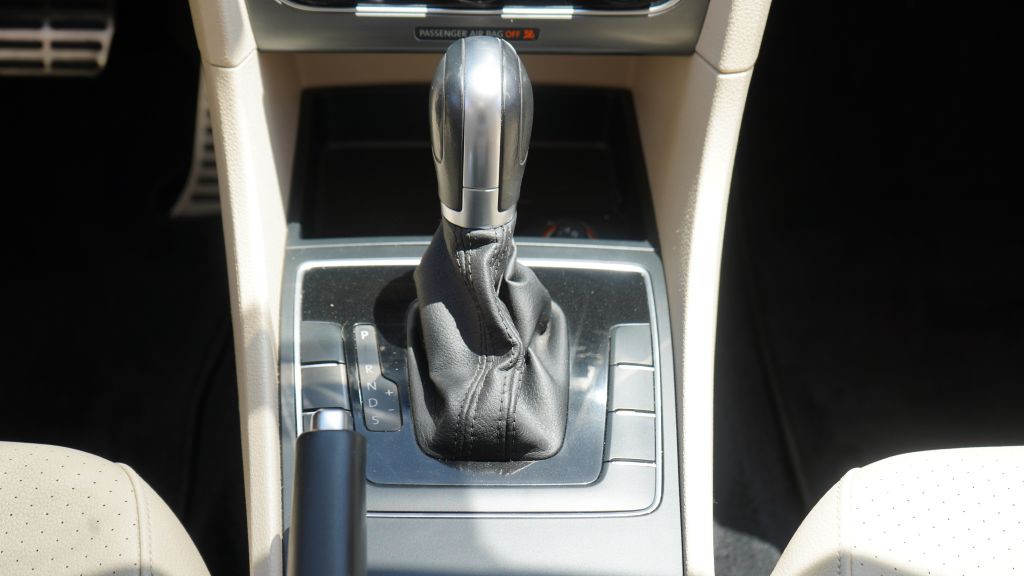 2017 Volkswagen Passat Image 31