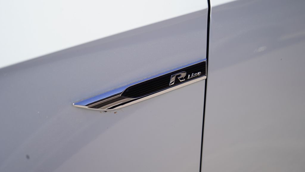 2017 Volkswagen Passat Image 34