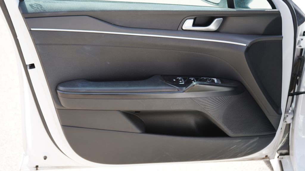 2022 Kia K5 Image 15
