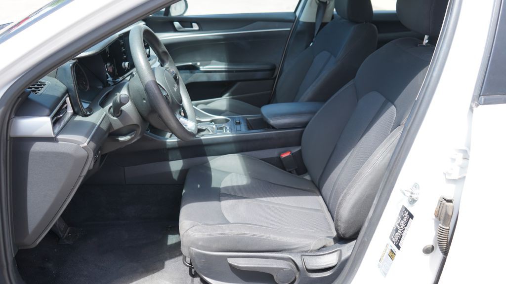 2022 Kia K5 Image 16