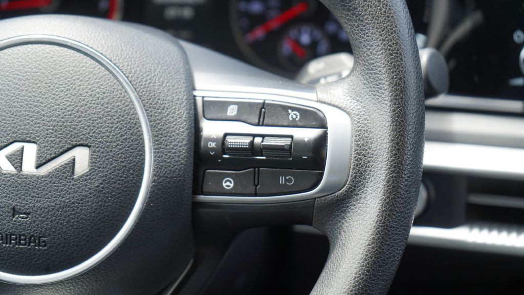 2022 Kia K5 Image 27