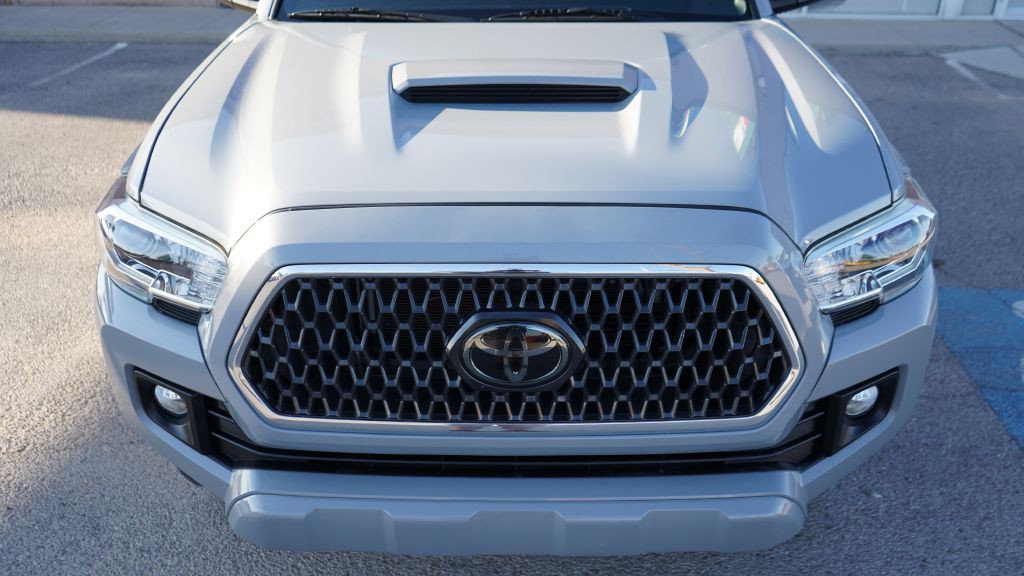 2018 Toyota Tacoma Image 9