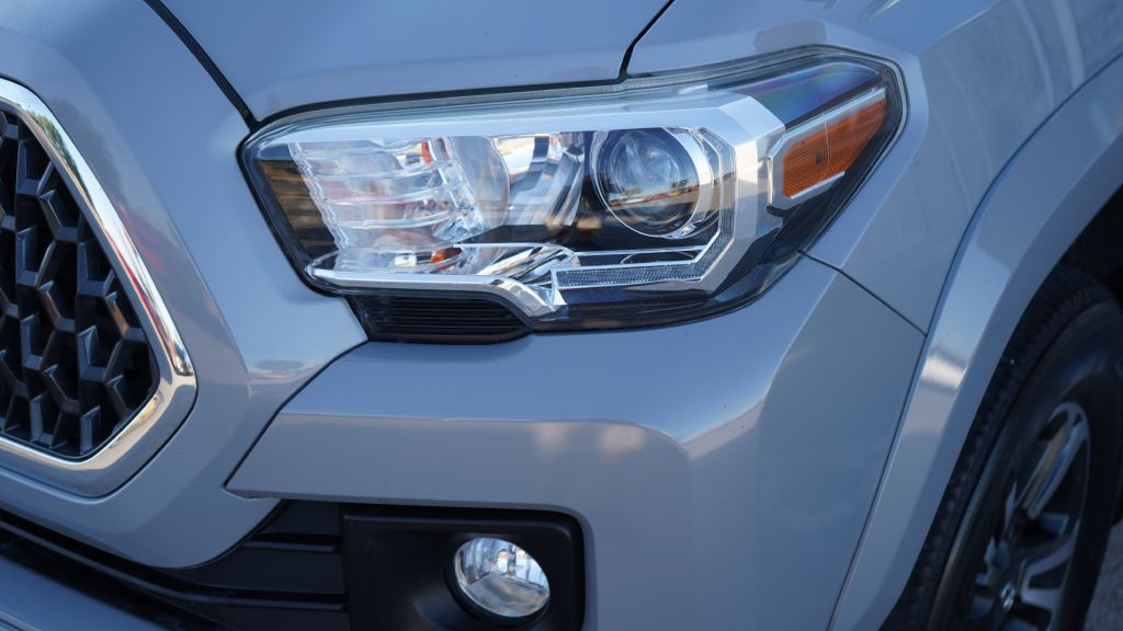2018 Toyota Tacoma Image 10