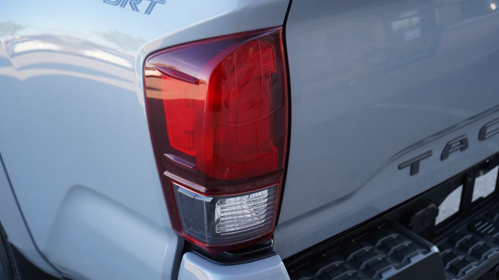 2018 Toyota Tacoma Image 11