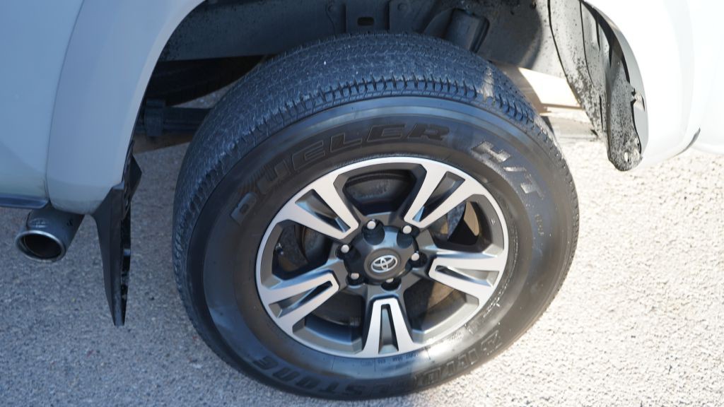 2018 Toyota Tacoma Image 14