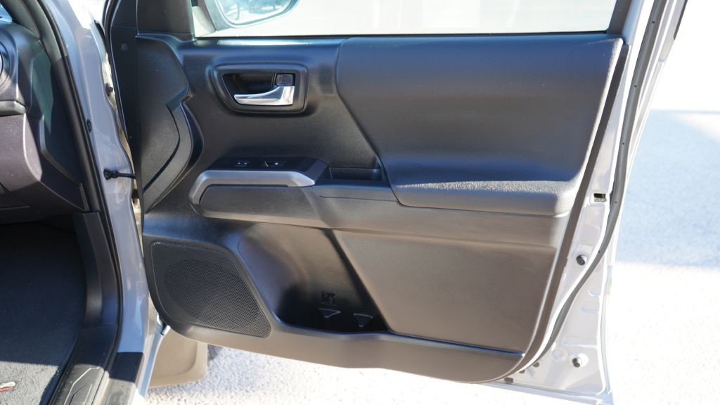 2018 Toyota Tacoma Image 20