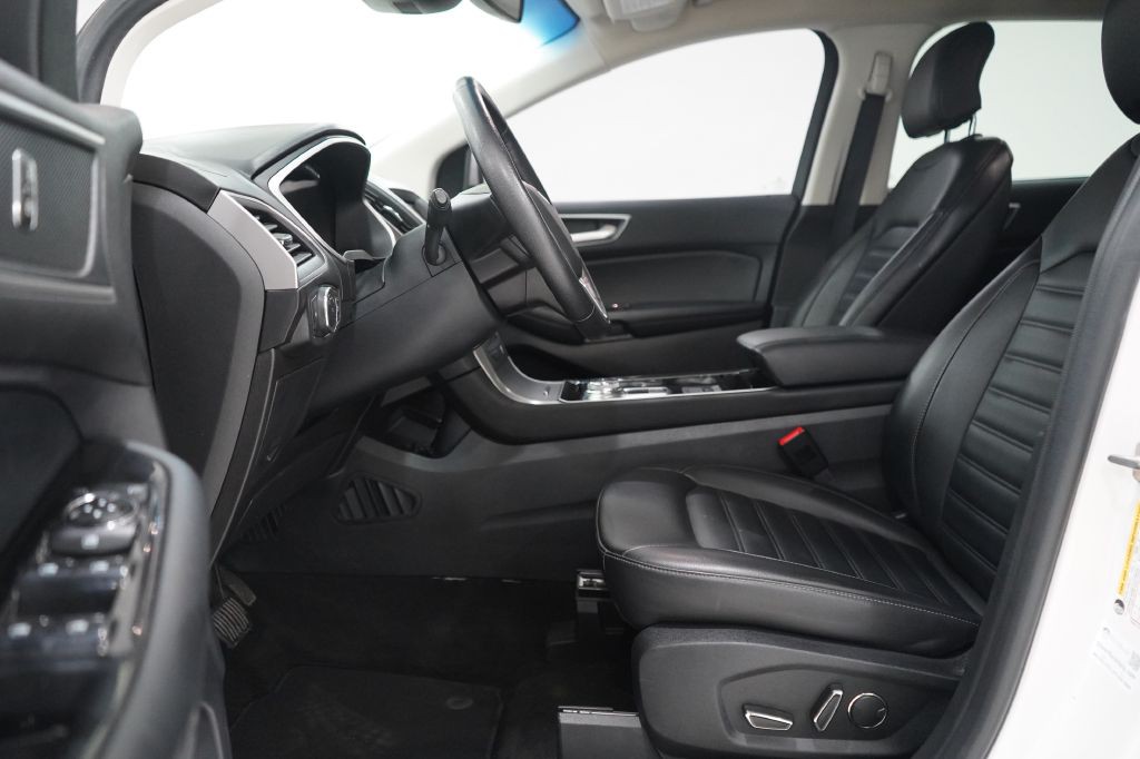 2019 Ford Edge Image 17