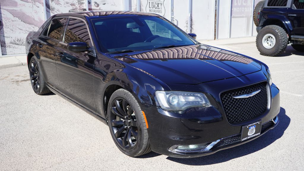 2020 Chrysler 300 Image 2