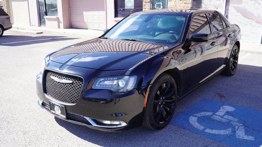 2020 Chrysler 300 Image 4