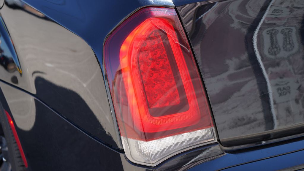 2020 Chrysler 300 Image 11