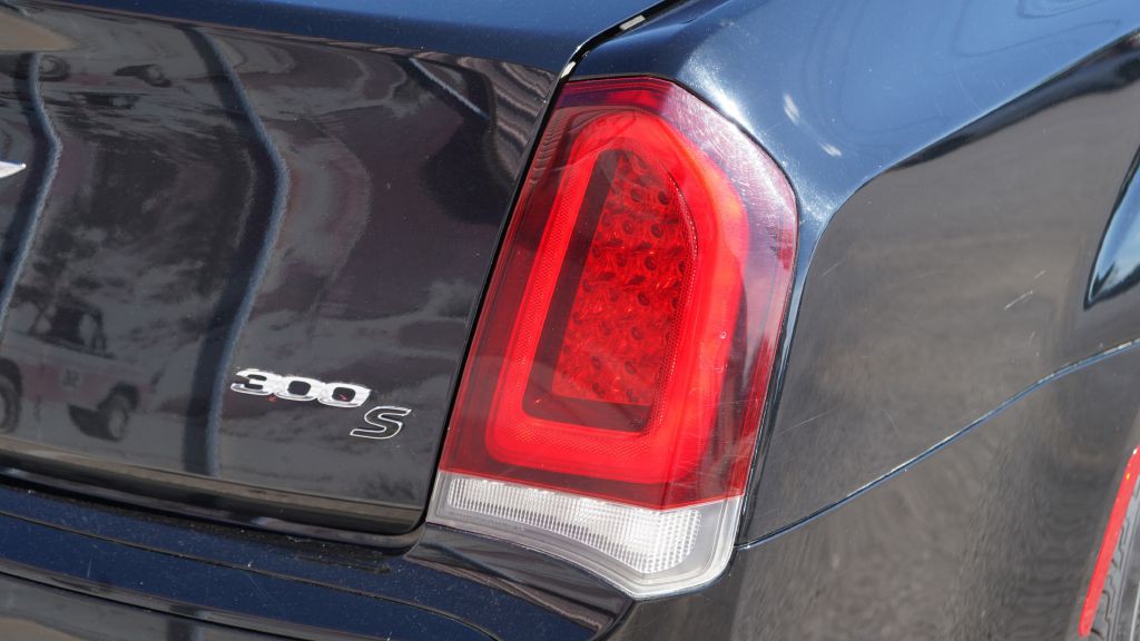 2020 Chrysler 300 Image 13