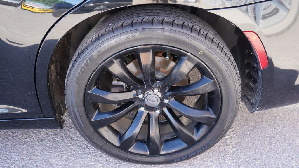 2020 Chrysler 300 Image 14