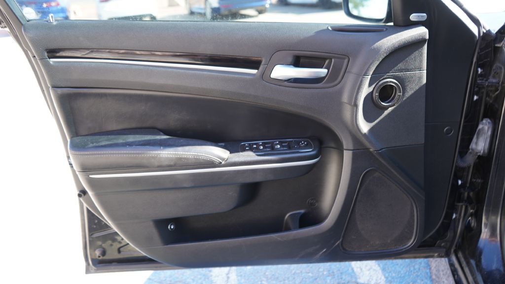 2020 Chrysler 300 Image 15