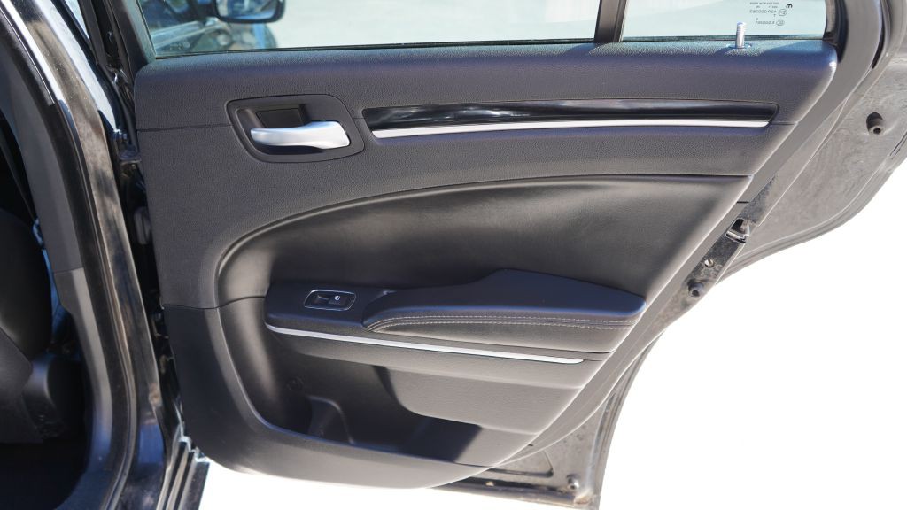 2020 Chrysler 300 Image 20