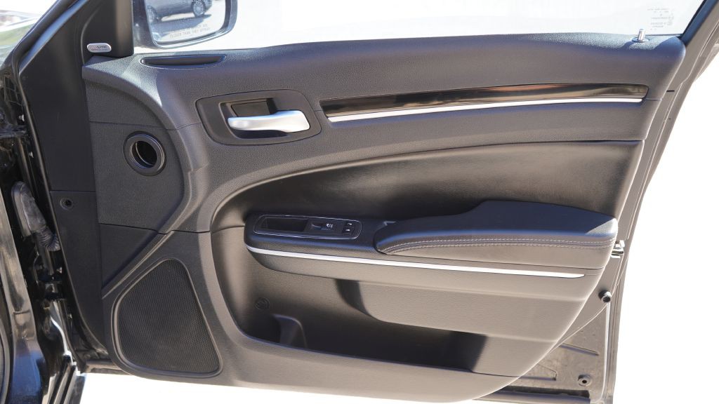 2020 Chrysler 300 Image 22
