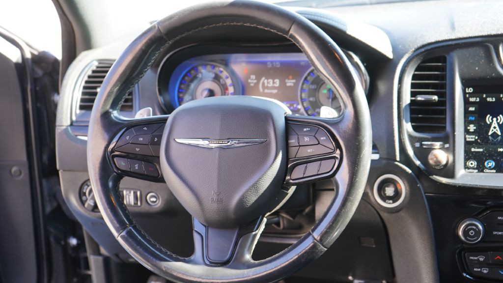 2020 Chrysler 300 Image 25