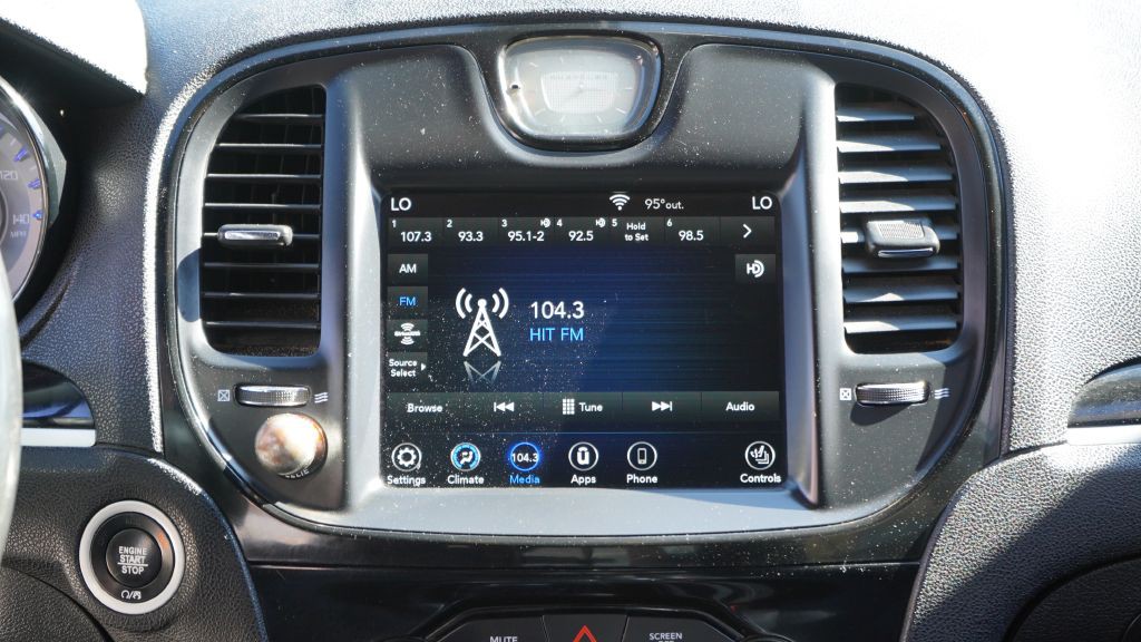 2020 Chrysler 300 Image 28