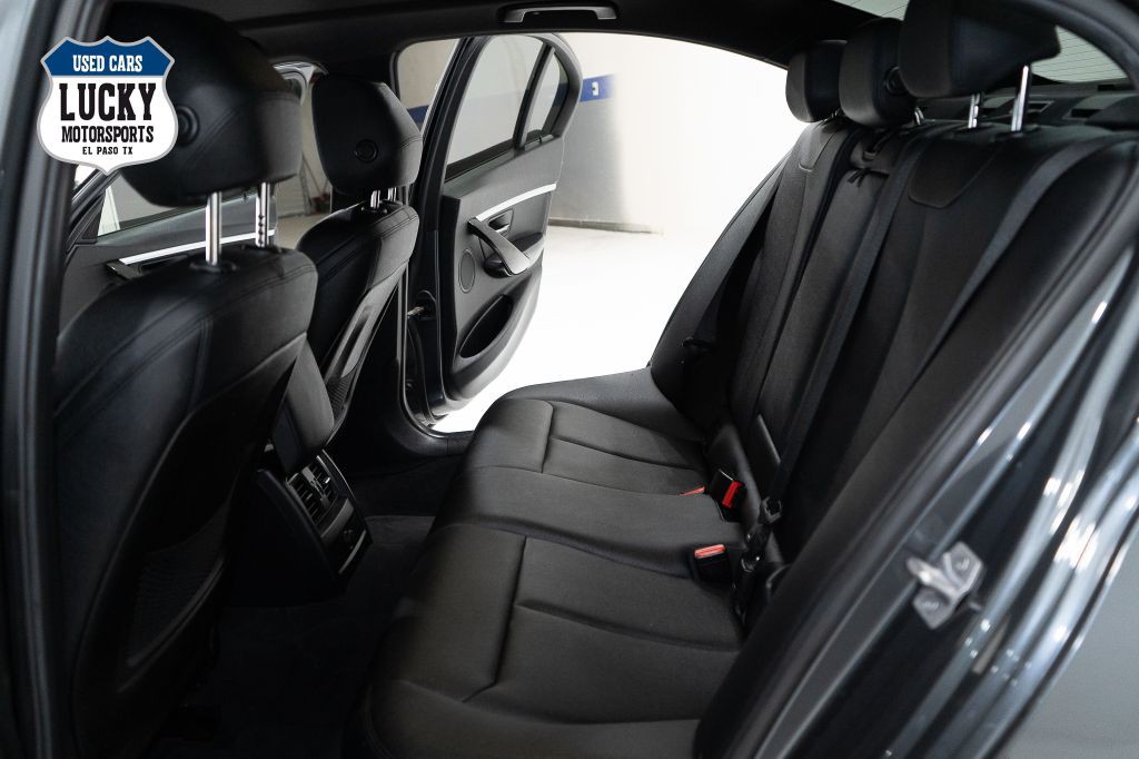 2016 BMW 3 Series Image 25