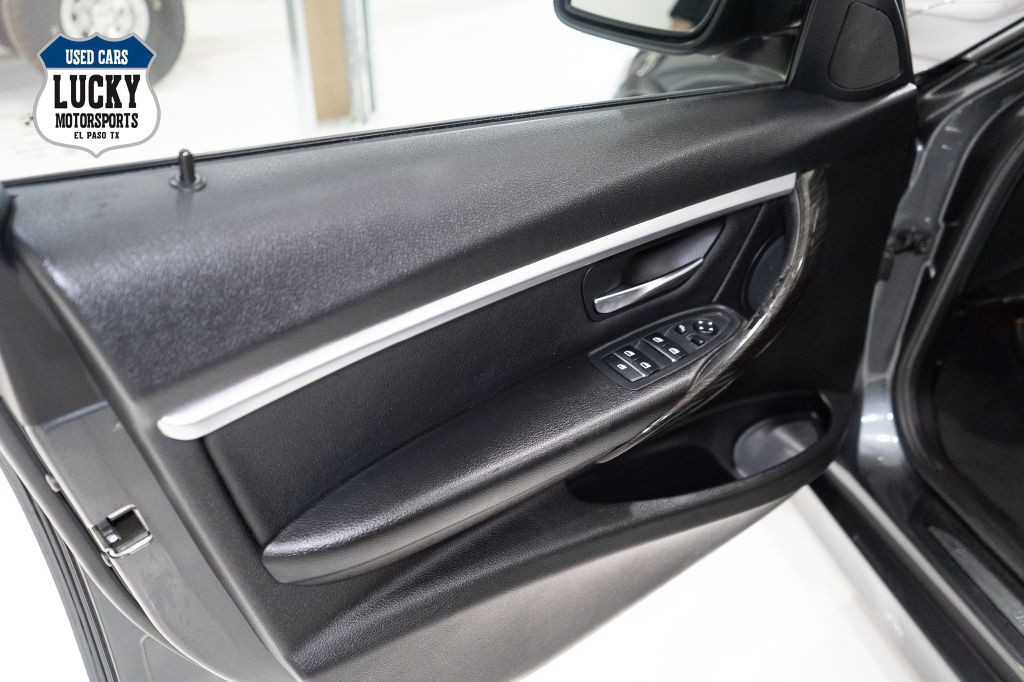 2016 BMW 3 Series Image 33