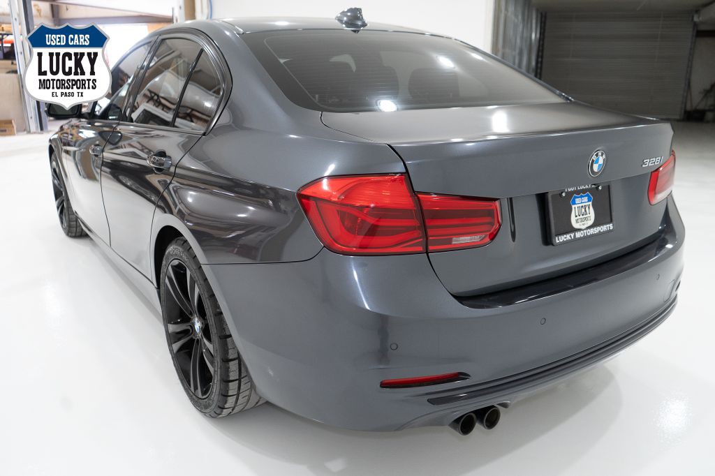 2016 BMW 3 Series Image 35