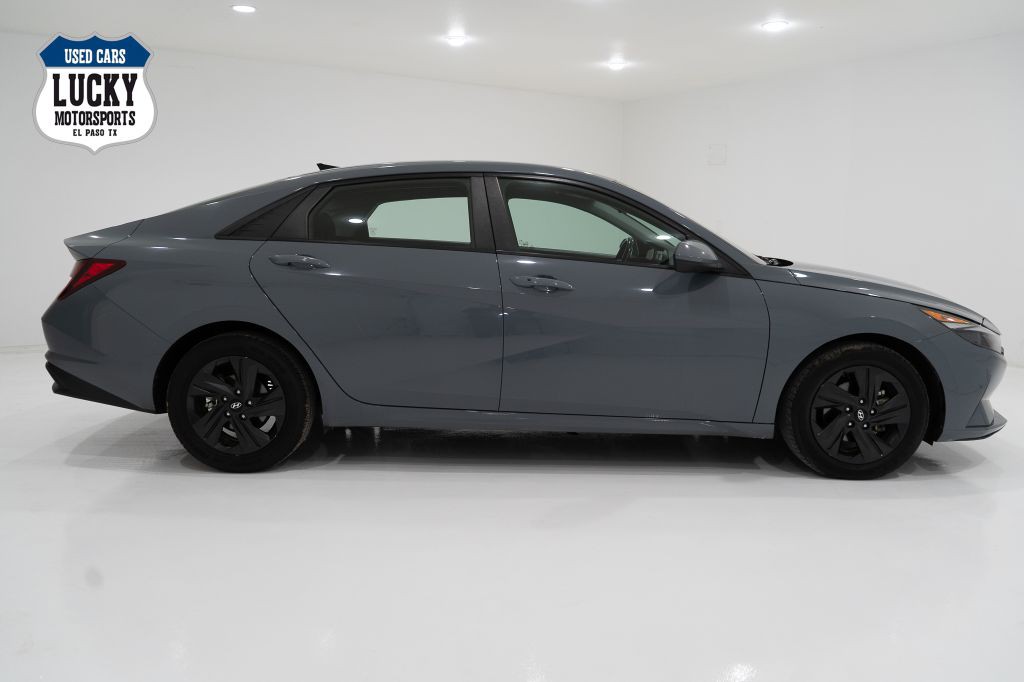 2021 Hyundai Elantra Image 2