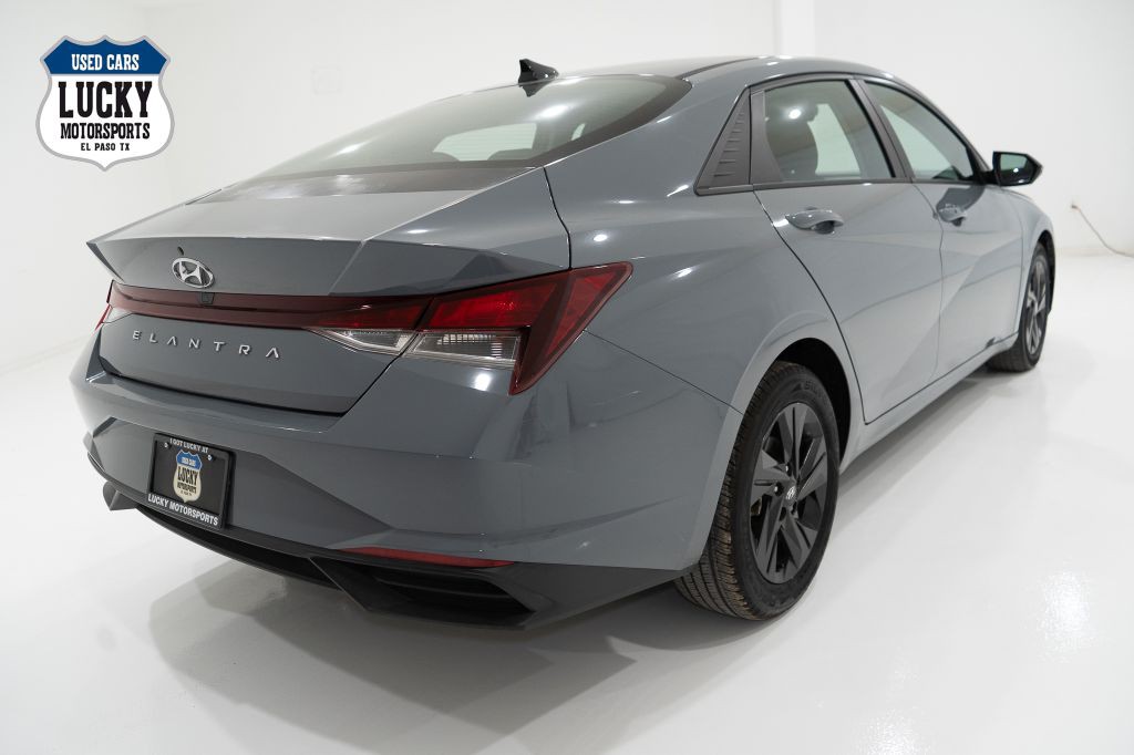 2021 Hyundai Elantra Image 8
