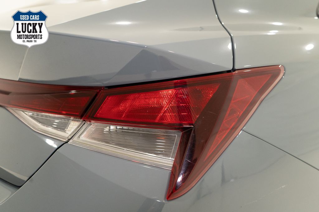 2021 Hyundai Elantra Image 9