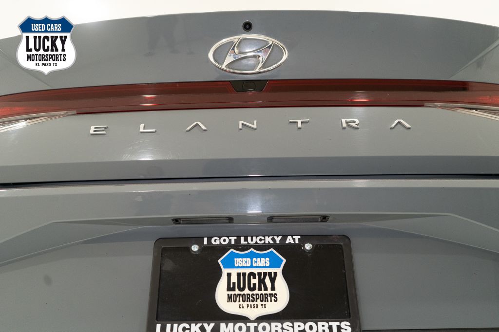 2021 Hyundai Elantra Image 10