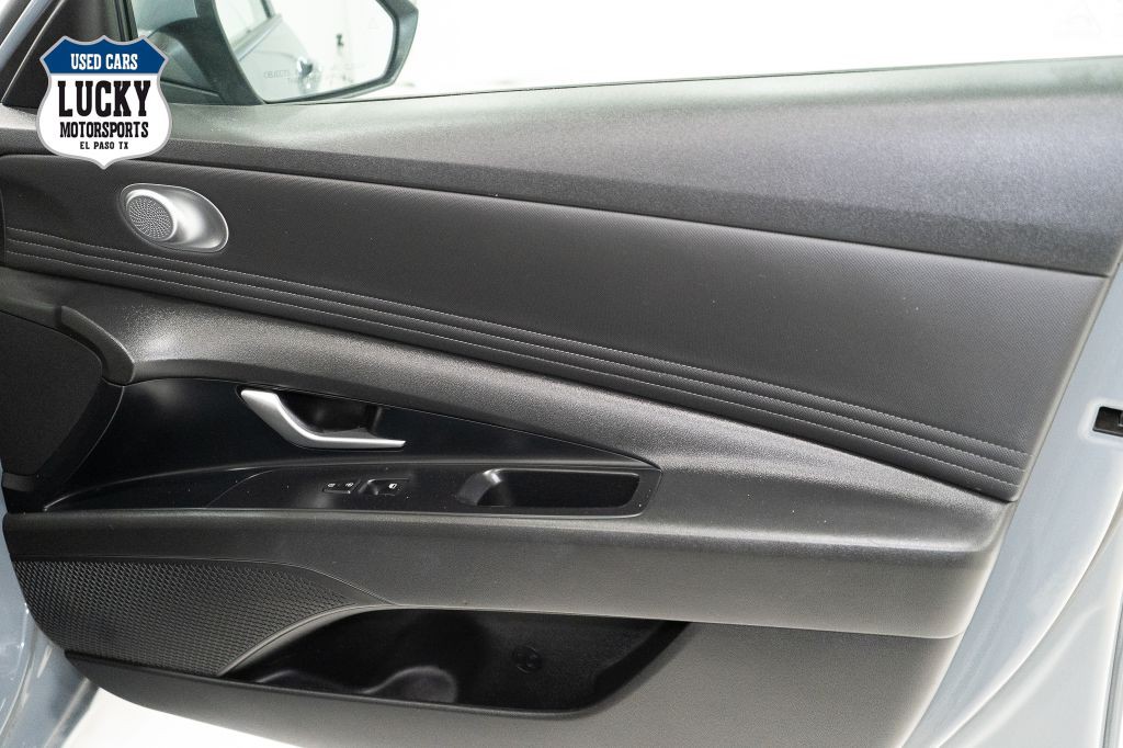 2021 Hyundai Elantra Image 22