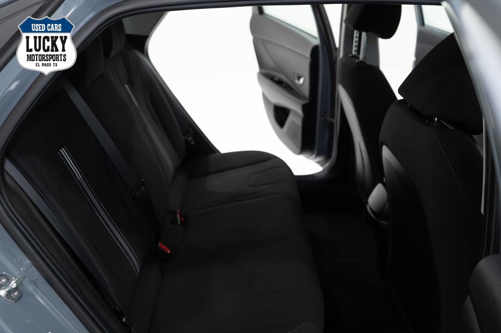 2021 Hyundai Elantra Image 23