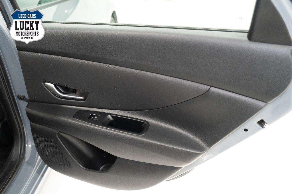 2021 Hyundai Elantra Image 24