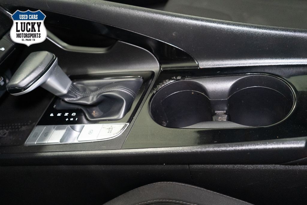 2021 Hyundai Elantra Image 32